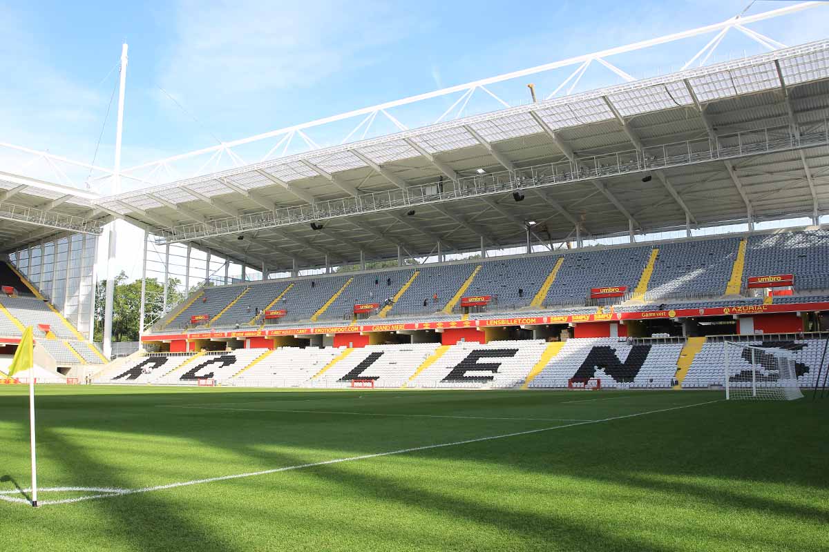 Le groupe pro du RC Lens en visite au centre historique minier de Lewarde