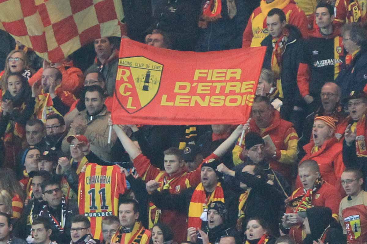 Un tifo dans le public à Nantes pour Stadium et ses supporters du RC Lens