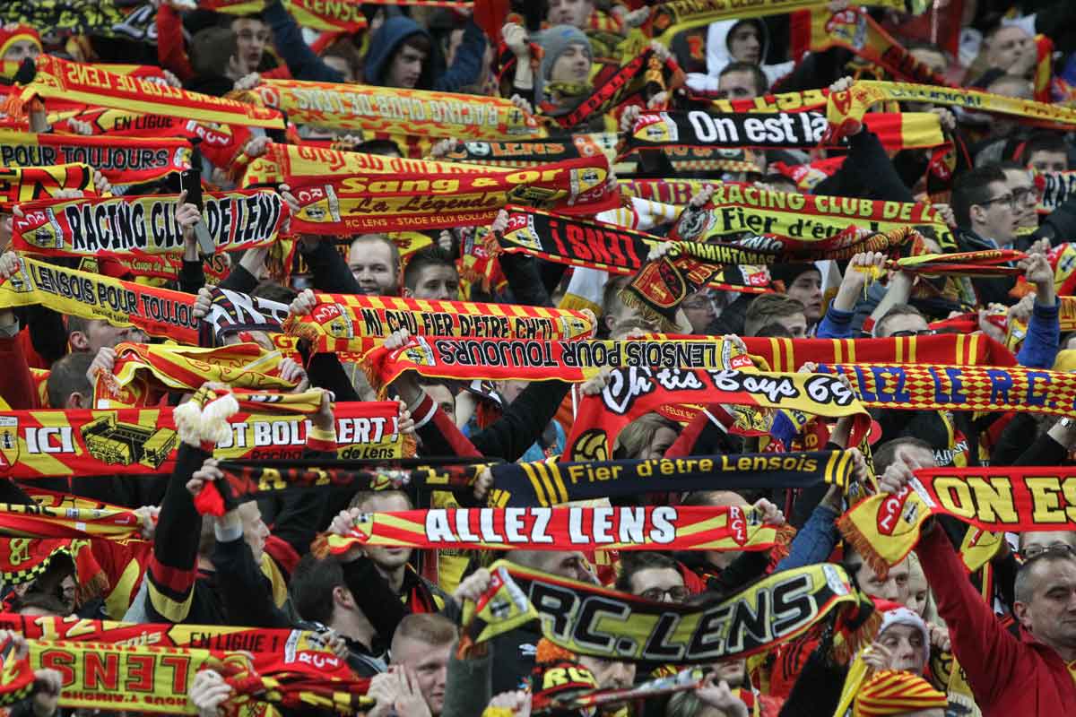 La Marek debout vue et racontée par diverses générations de supporters du RC Lens