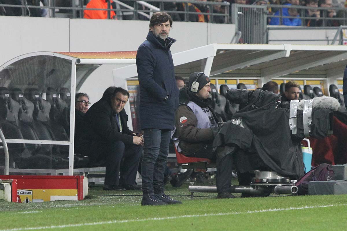 Les moments clés de la saison du RC Lens : Eric Sikora remplace Alain Casanova