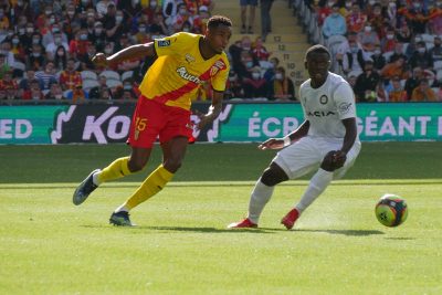 Sans Steven Fortes, prêté par le RC Lens, mais avec Thierry Ambrose, Ostende lourdement battu à domicile