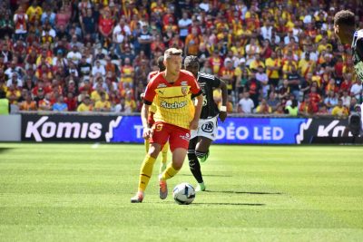 La question de la semaine : Przemyslaw Frankowski doit-il rester à droite ?