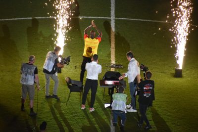 [Vidéo] Seko Fofana prolonge au RC Lens jusqu’en 2025, l’annonce faite devant un Bollaert fou de joie !