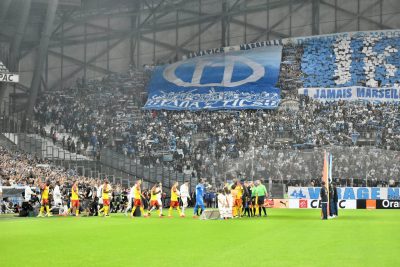 Un encadrement pour le déplacement des supporters du RC Lens à Marseille