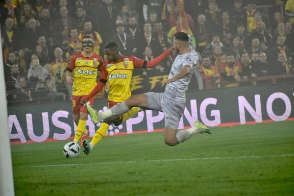 RC Lens-Clermont (2-1) : Lens renverse Clermont et poursuit son sans-faute à domicile