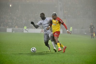 Le RC Lens avec le Bleuet de France face à Clermont