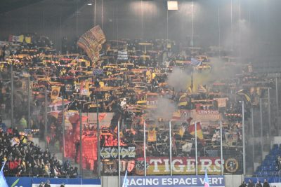 L’affluence de Strasbourg-RC Lens sur le podium, les fans Sang et Or au rendez-vous