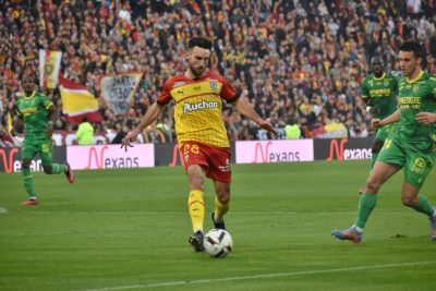 La mise aux enchères des 22 maillots de RC Lens-Nantes se termine aujourd’hui!