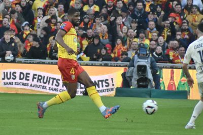 La défense à 4 doit-elle perdurer au RC Lens ?