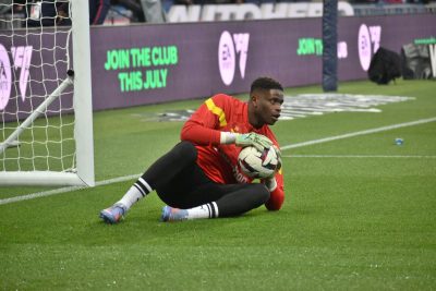 Brice Samba et les Lensois, présents pour former une haie d’honneur pour les champions du TFC