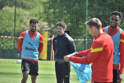 Evoqués au RC Lens, Yannick Cahuzac parti pour rester à Lorient et Luis Castro pour filer à Nantes