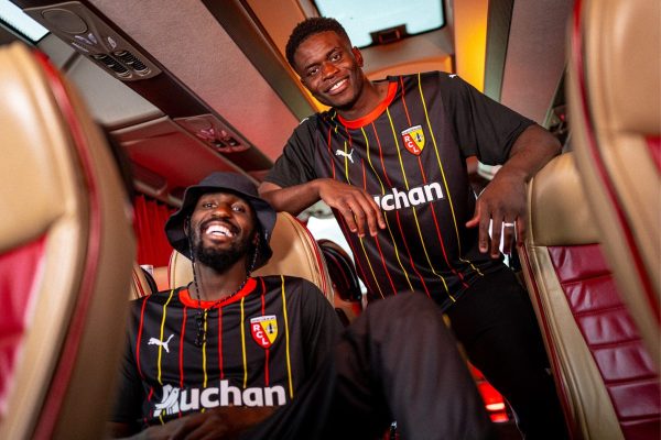 Maillot extérieur 2023-2024 du RC Lens.