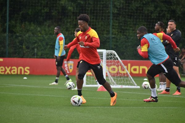 Elye Wahi à l'entraînement du RC Lens ce jeudi