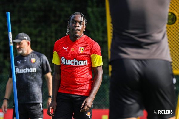 Faitout Maouassa à l'entraînement avec le RC Lens