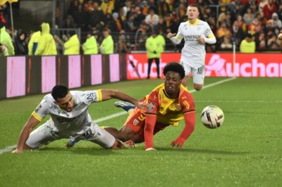 Premières nouvelles rassurantes pour Elye Wahi, sorti blessé contre Lyon