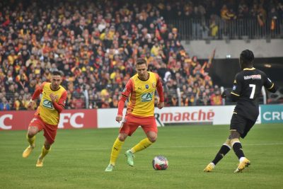 Les supporters voient une paire de pistons Aguilar-Frankowski à Lyon