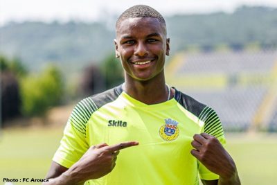 Un jeune joueur portugais surveillé par le RC Lens pour préparer l’après Kevin Danso ?