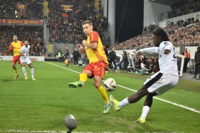 A droite, un vrai match désormais entre Frankowski et Aguilar