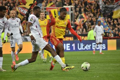 Attaque-Défense : stabilité pour le RC Lens, qui voit arriver la plus faible arrière-garde de L1