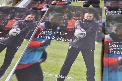 L’auteur du livre « Les joueurs Sang et Or racontent Franck Haise » en dédicaces