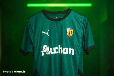 Le nouveau maillot extérieur du RC Lens de sortie ce samedi !