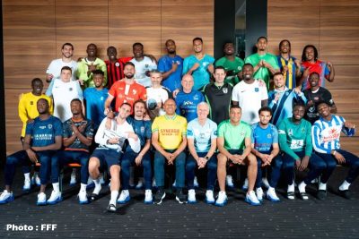 [Vidéo] Brice Samba et les Bleus ont pris la pose avec les couleurs de leur premier club