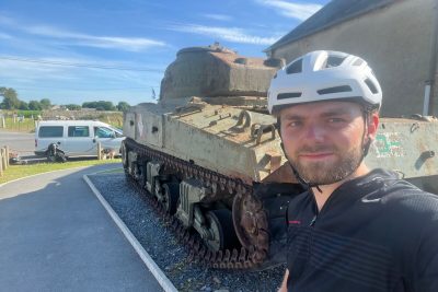 Lucas Laloyer, supporter Lensois parti rallier le stade Bollaert à vélo, est au tiers du chemin