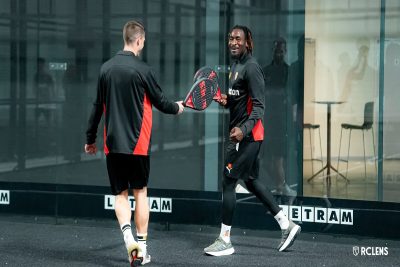 Jean-Louis Leca et Yannick Cahuzac ouvrent un centre dédié au padel, les joueurs du RC Lens s’y essayent