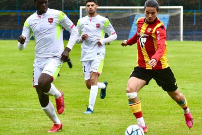 Formé au RC Lens, Anis Hadj Moussa adoubé par 2 légendes du football néerlandais et mondial