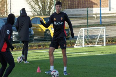 [Vidéo] L’ex-Lensois Abdukodir Khusanov marque contre son camp avec Manchester City