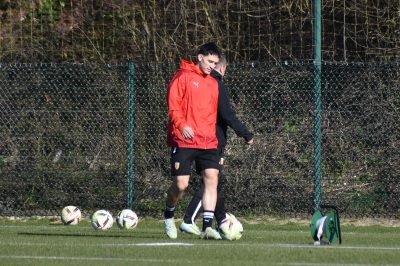 Martin Satriano a retrouvé l’entraînement collectif avec le RC Lens