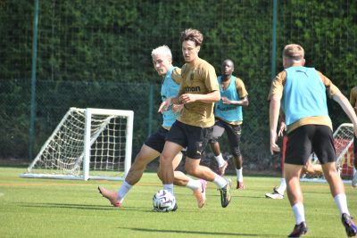 « Il faut faire de la place à nos jeunes », la formation reprend ses droits à Lens ?