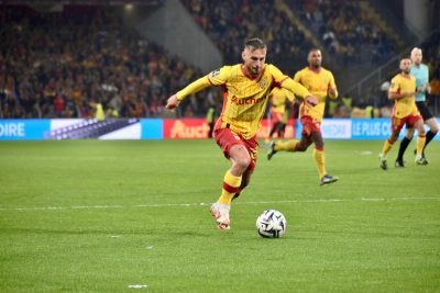 «Il lui marche sur le pied» : la direction nationale de l’arbitrage évoque une erreur dans le Derby du nord