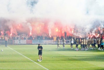 [En images] 2 500 supporters au stade Blin pour encourager les Sang et Or avant le derby