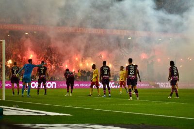Usage de fumigènes : trois supporters du RC Lens interpellés après le derby du Nord