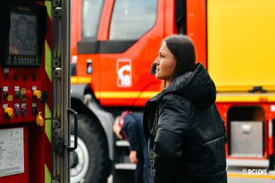 Les féminines du RC Lens en visite chez les pompiers de Bruay-Houdain