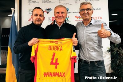 Une délégation de jeunes ukrainiens et la légende Sergueï Bubka à Bollaert pour RC Lens-Paris FC