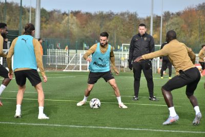 Adrien Thomasson sur le départ du RC Lens ? Pierre Sage n’en est pas encore convaincu