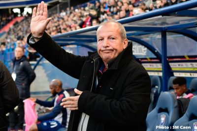 Les joueurs lensois rendent hommage à Rolland Courbis, Gervais Martel évoque “un mec bien”
