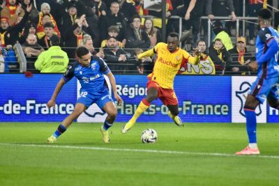 Pas de penalty sifflé dans ce Strasbourg – RC Lens , l’arbitrage fait parler, sans diviser
