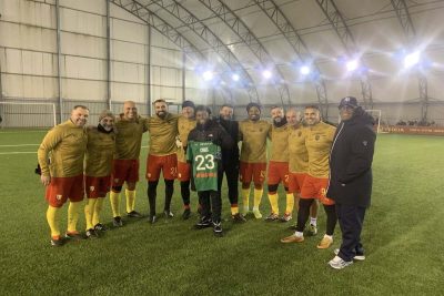 Victime d’un arrêt cardiaque en décembre sur un terrain de foot, Chris, 13 ans, de retour sur pied et à l’honneur au RC Lens !