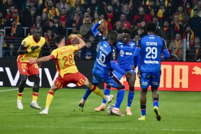 Pierre Sage explique les sorties d’Adrien Thomasson et Wesley Saïd