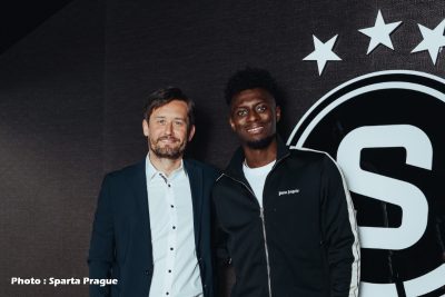 Accueilli par la légende Tomas Rosicky, Jhoanner Chavez livre ses premiers mots au Sparta Prague