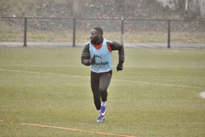 Remplaçant face à Lyon, Arthur Masuaku exclu par l’arbitre pendant qu’il s’échauffait