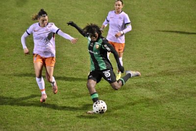 [Arkema PL-J18] Le RC Lens avec Blandine Joly dans les buts et Aude Gbedjissi en attaque