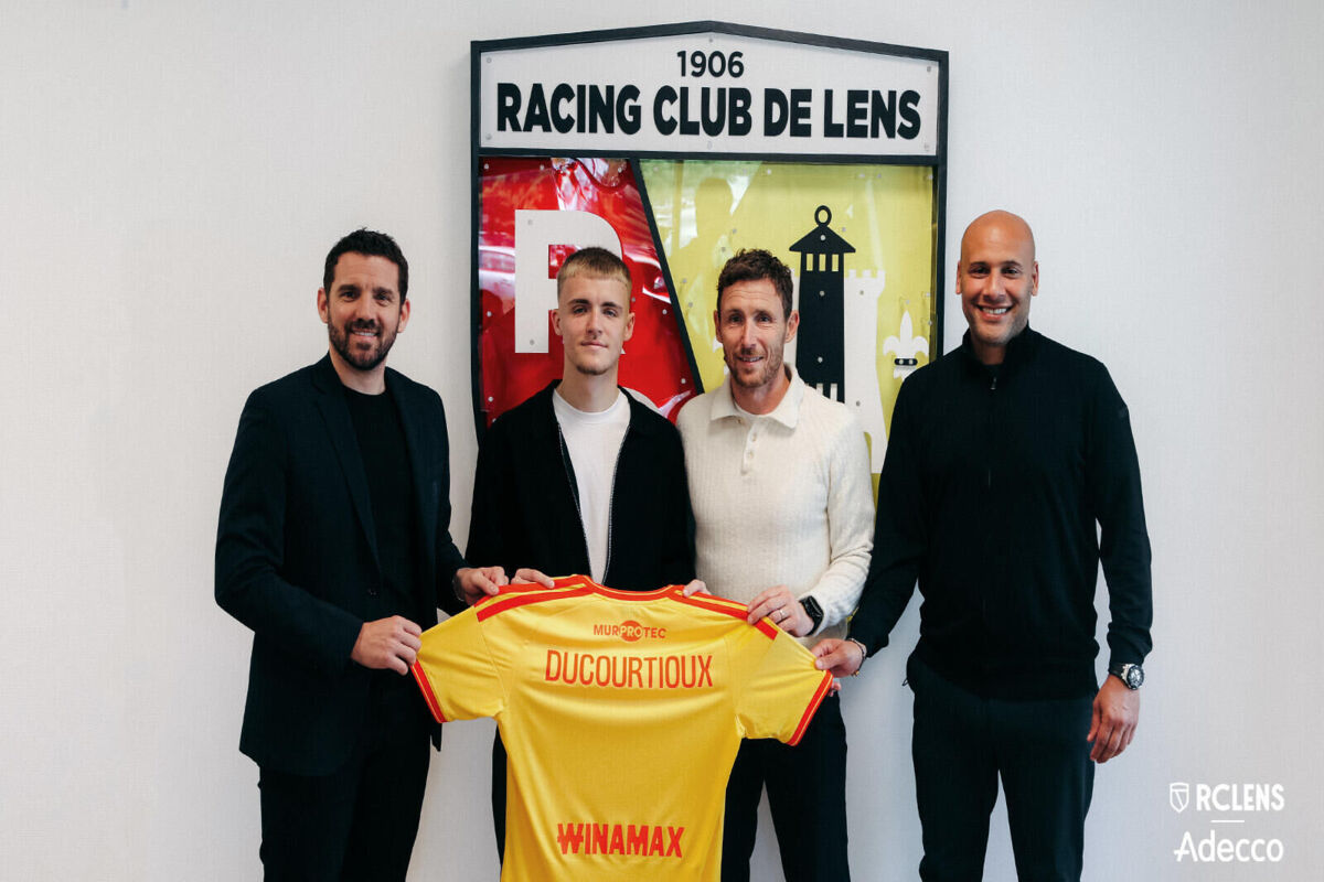 Ilan Ducourtioux signe son premier contrat professionnel avec le RC Lens