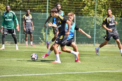 Le groupe présent pour la reprise sur le terrain du RC Lens