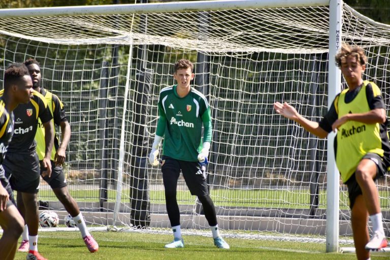 [Officiel] Le gardien Mattia Fortin part en prêt à Palerme (Serie B)
