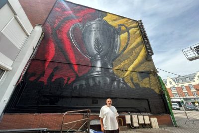 « On peint dans la rue pour le peuple » : la Coupe de France de Bertrand Parse s’affiche en grand au cœur de la ville